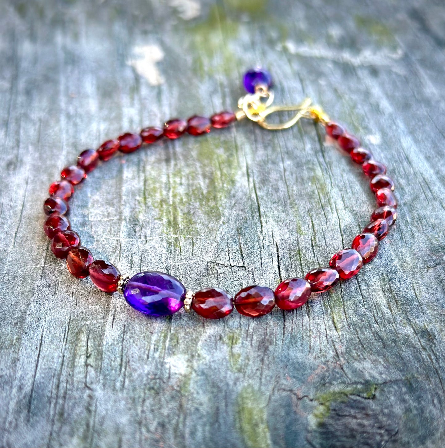 Malaya garnet and amethyst bracelet in 18K gold