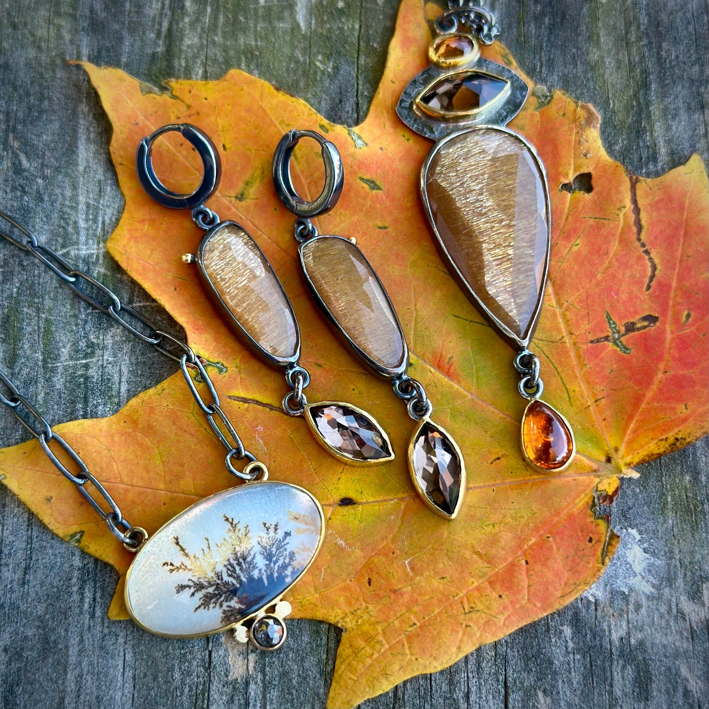 Dendritic agate and diamond necklace