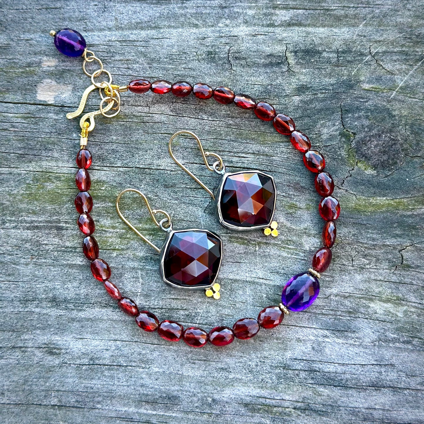 Malaya garnet and amethyst bracelet in 18K gold